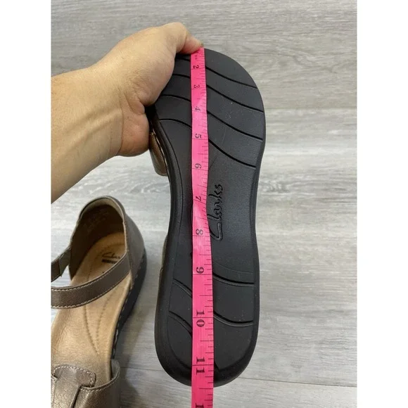 Clark's Women's Sandals Bronze‎ Leather 11 Comfort Wedge Travel Cushioned Shoes - Picture 10 of 11
